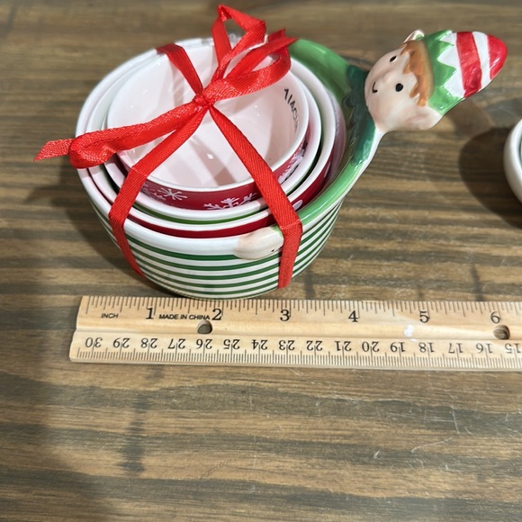 Adorable Elf Measuring Cups and Spoons - Picture 6 of 8